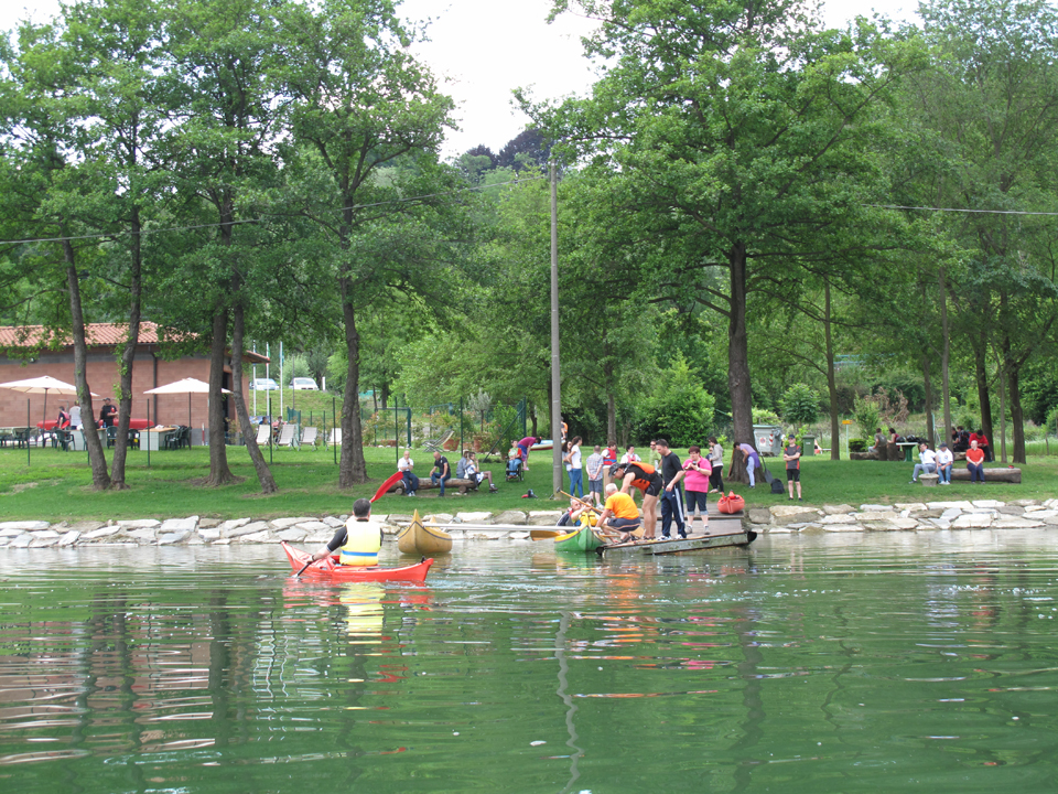 IN CANOA SUL LAGO